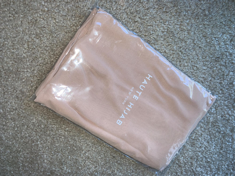 Everyday Chiffon Hijab - Blush - Customer Photo From Claudia Hands